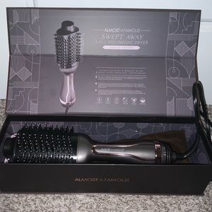 Almost Famous Volumizing Dryer Blowout Brush